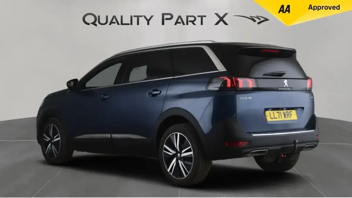 Usado Peugeot 5008 Premium 130 HP (95 kW) 2022 Azul SUV