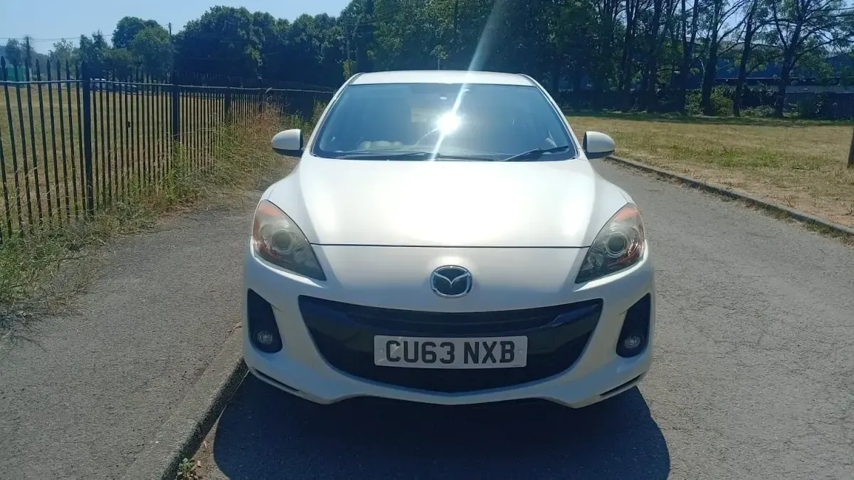 Used Mazda 3 105 HP (77 kW) 2013 White Hatchback