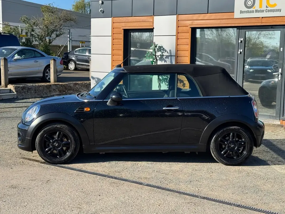 Usado Mini Cooper Cabriolet 122 HP (89 kW) 2013 Preto Cabrios