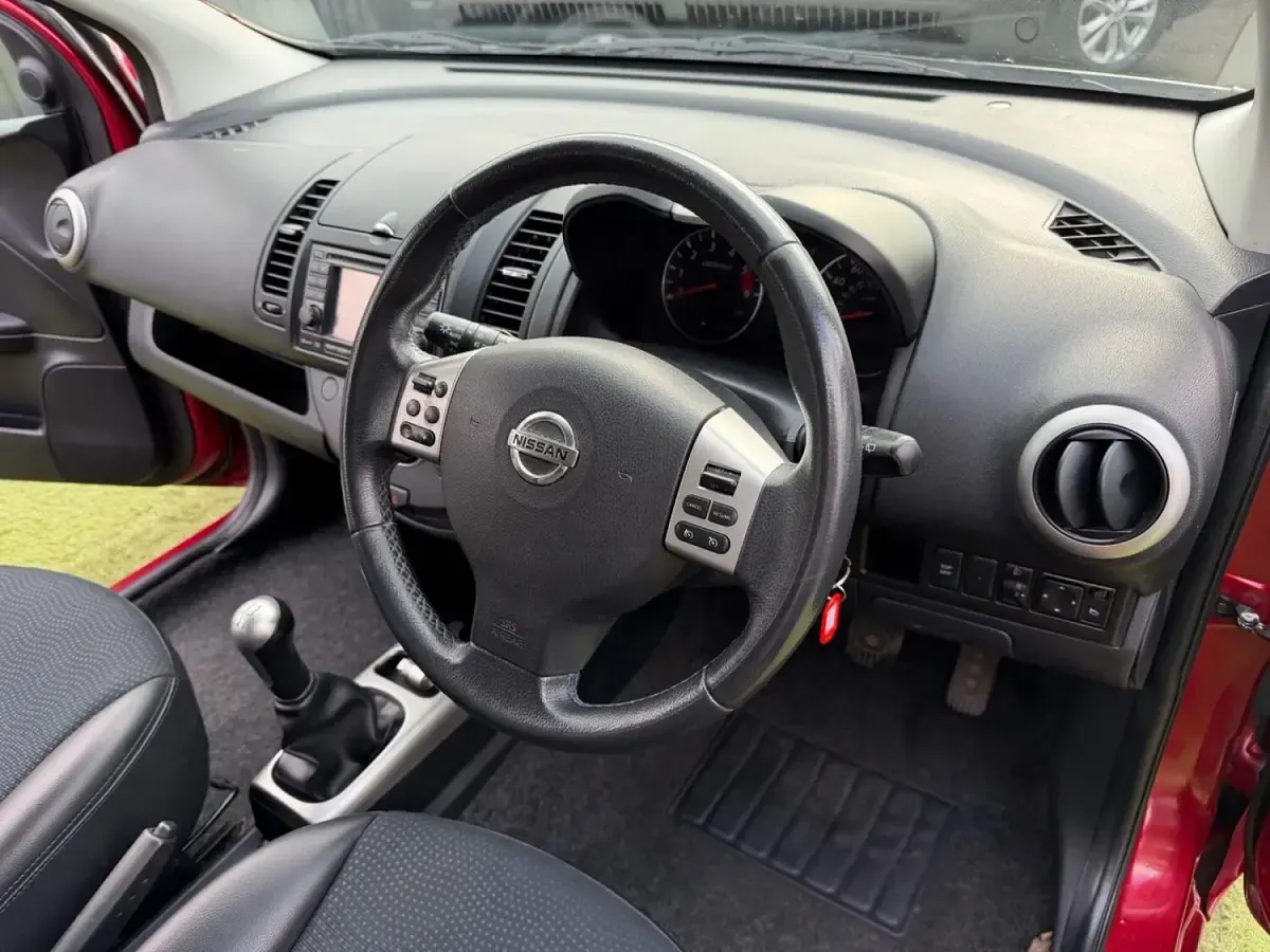 Used Nissan Note N-TEC 90 HP (66 kW) 2013 Red Hatchback