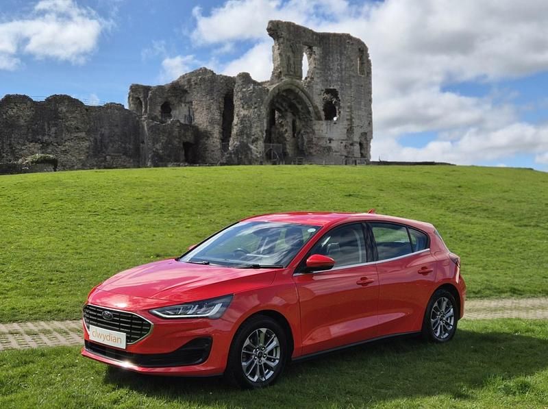 Used Ford Focus Titanium 125 HP (91 kW) 2023 Red Hatchback