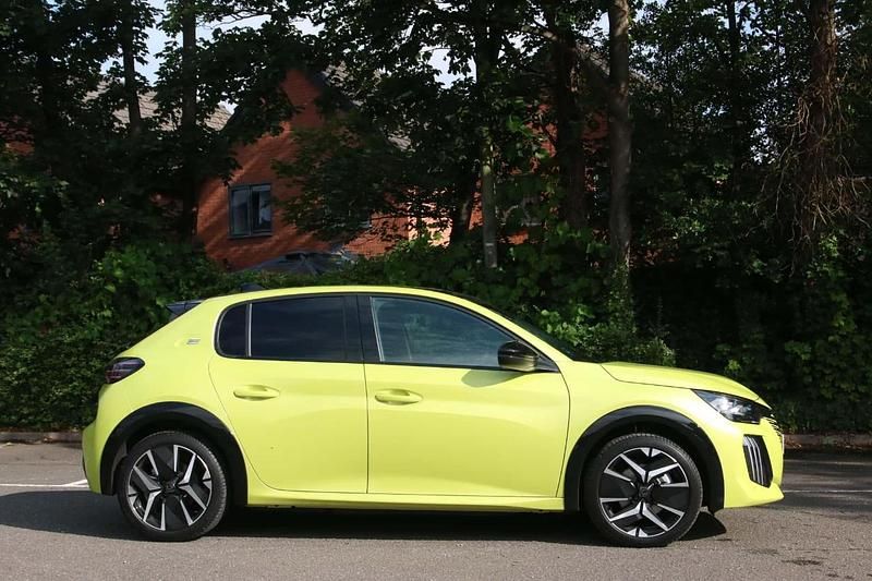 Used Peugeot e-208 GT 113 kW (154 HP) 2025 Yellow Hatchback