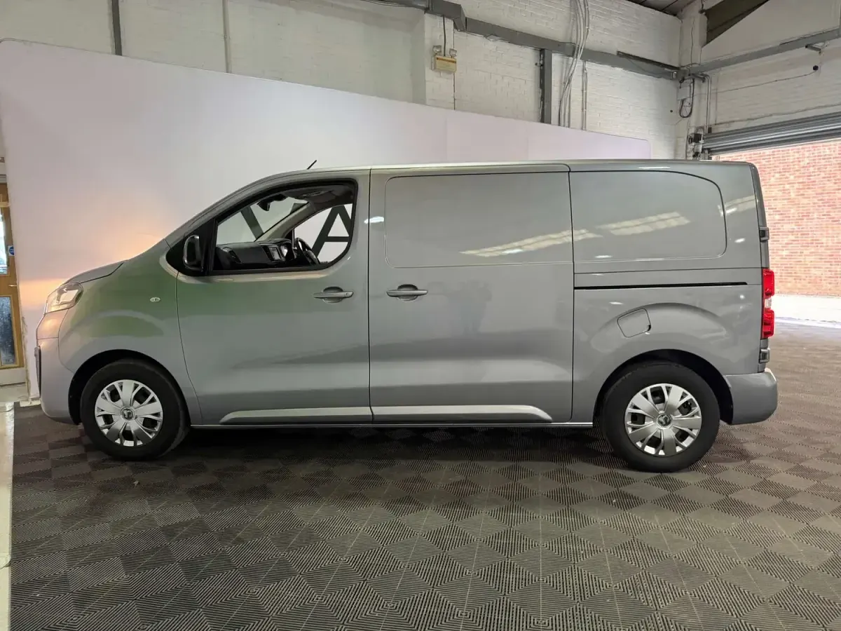 Used Vauxhall Vivaro Sportive 120 HP (88 kW) 2022 Grey MPV