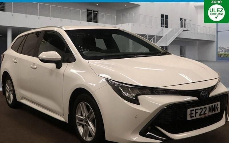 Used Toyota Corolla 122 HP (89 kW) 2022 White Estate