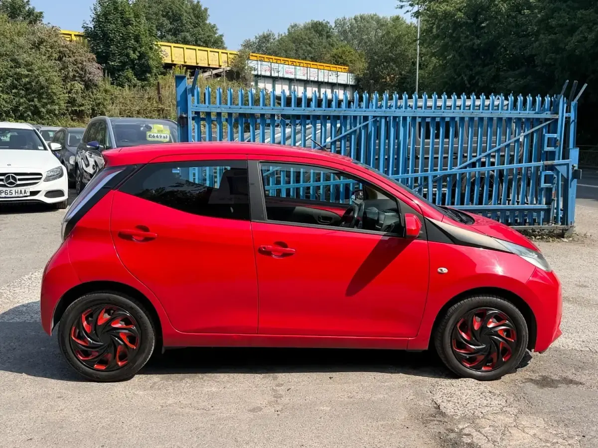Used Toyota Aygo X-play 68 HP (50 kW) 2014 Red Hatchback