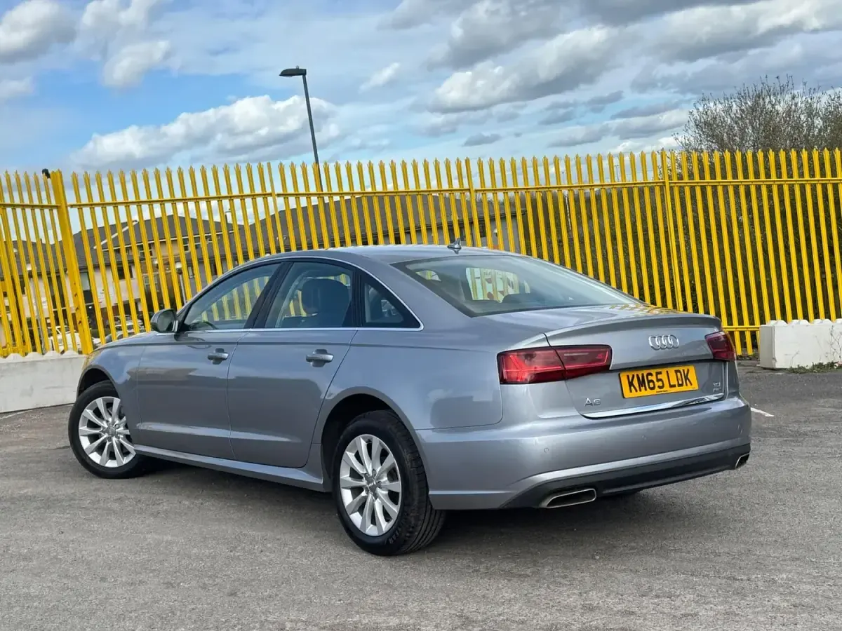 Used Audi A6 Comfort 190 HP (139 kW) 2015 Grey Sedan