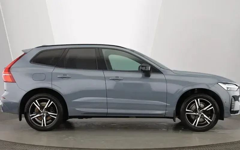 Used Volvo XC60 R-Design 250 HP (183 kW) 2021 SUV