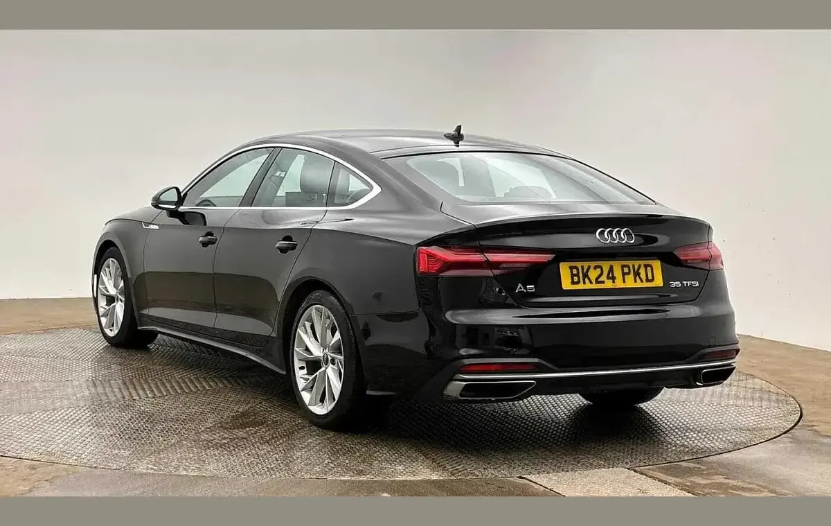 Begagnad Audi A5 Sport 150 HK (110 kW) 2024 Svart Halvkombi