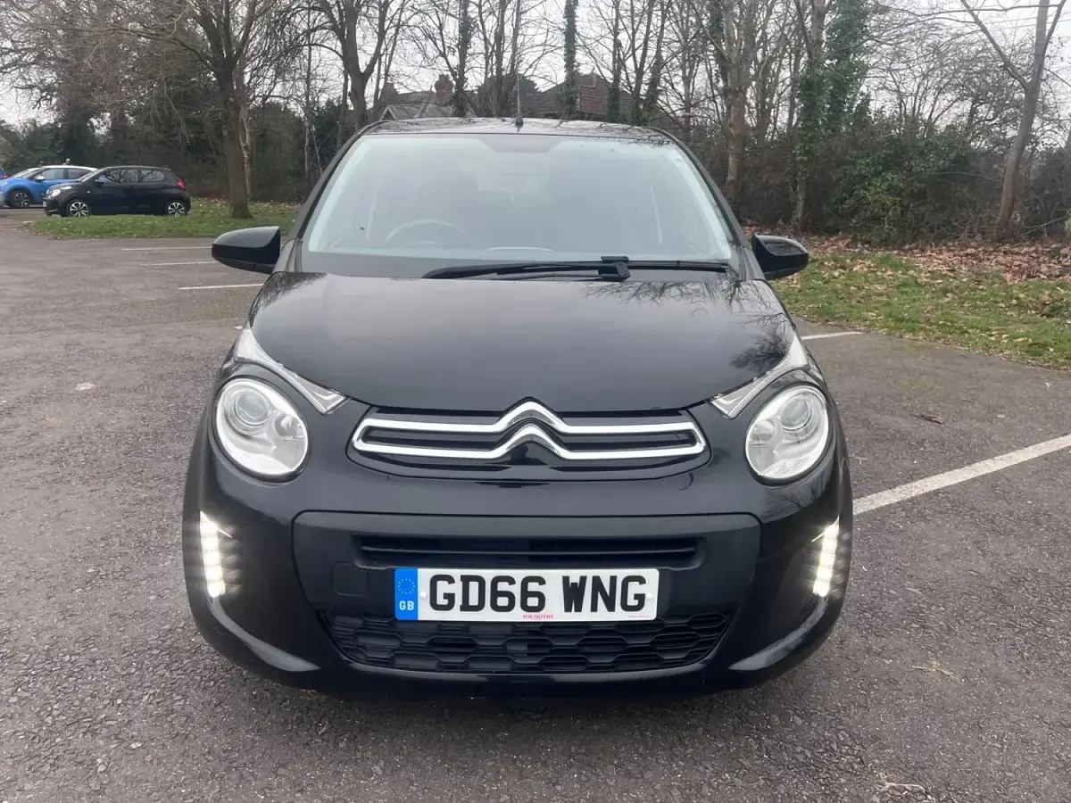 Usado Citroën C1 Feel 82 CV (60 kW) 2016 Negro Utilitario