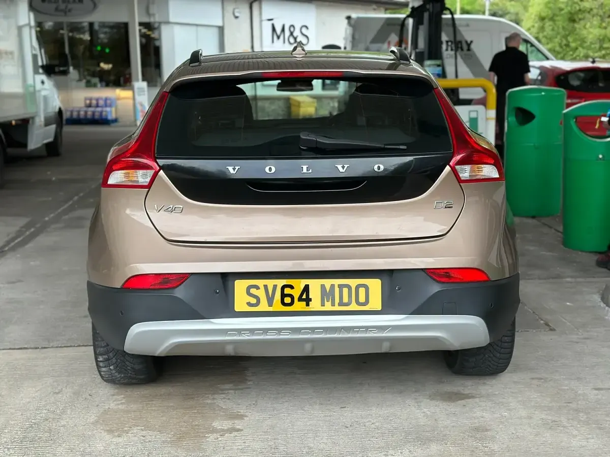 Used Volvo V40 115 HP (84 kW) 2014 Bronze Hatchback