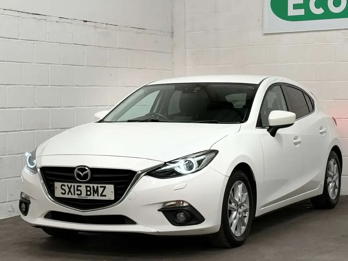 Used Mazda 3 165 HP (121 kW) 2015 White Hatchback