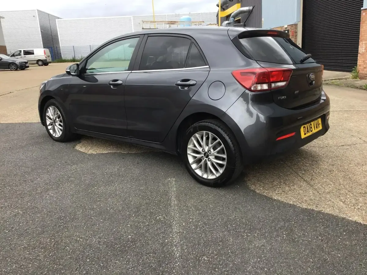 Used Kia Rio 89 HP (65 kW) 2018 Grey Hatchback