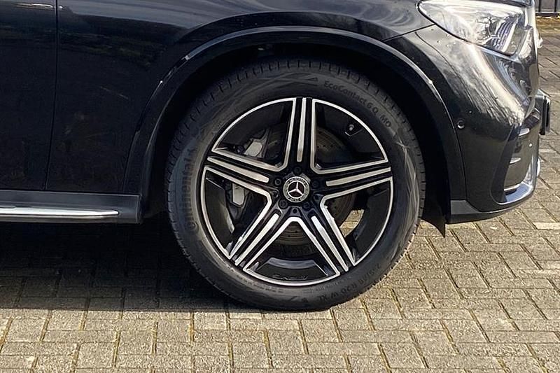 Used Mercedes GLC300 AMG Line Premium 258 HP (189 kW) 2025 Obsidian black Estate