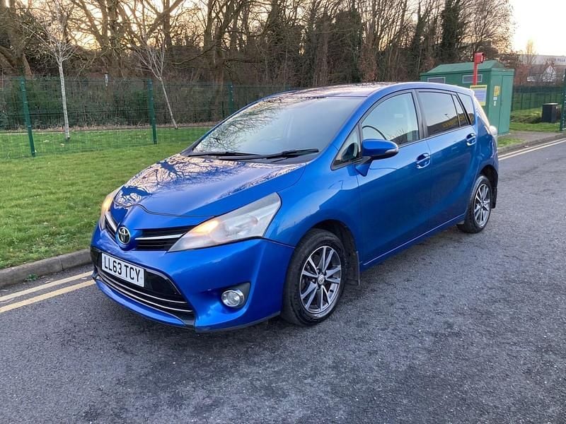 Used Toyota Verso 2013 Blue MPV