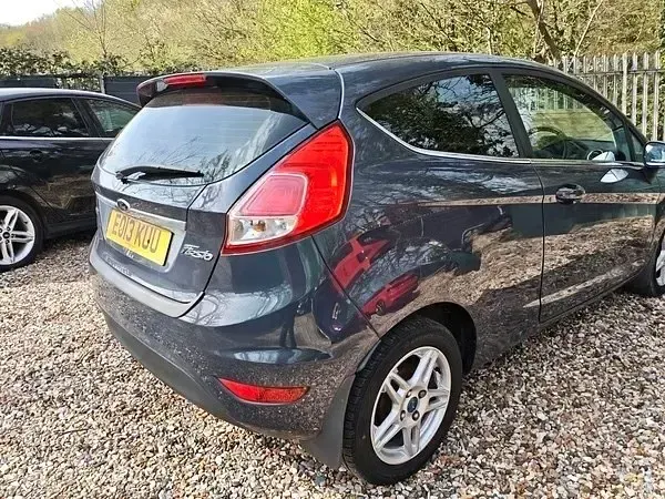 Usado Ford Fiesta Zetec 2013 Cinzento Citadino