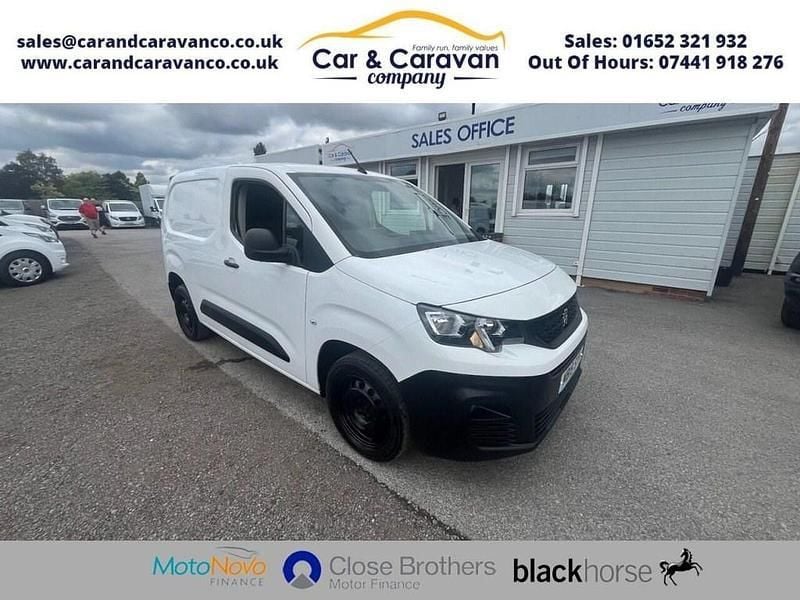 White Used 2019 Peugeot Partner MPV | £5,950 (Super price) - Image 1/4