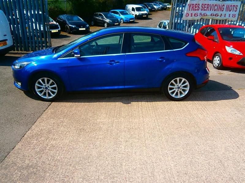 Używany Ford Focus Titanium 120 KM (88 kW) 2015 Niebieski Hatchback