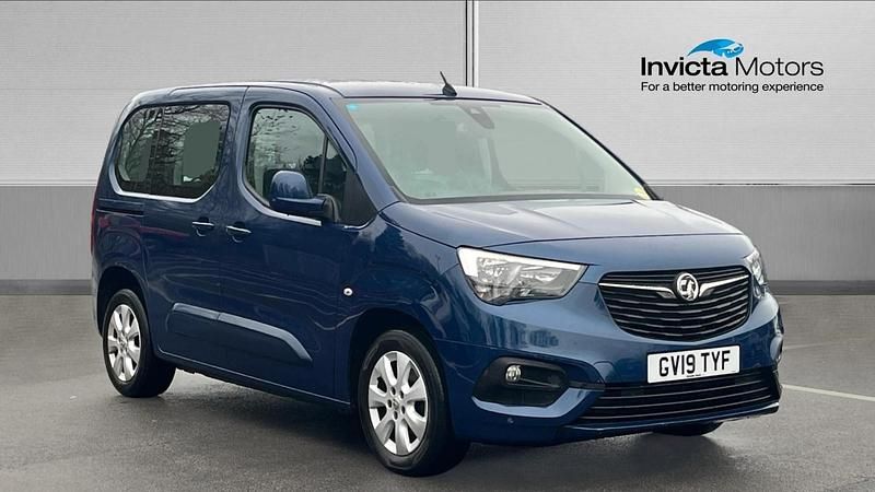 Night blue metallic Used 2019 Vauxhall Combo MPV | £9,000 (Super price) - Image 1/4