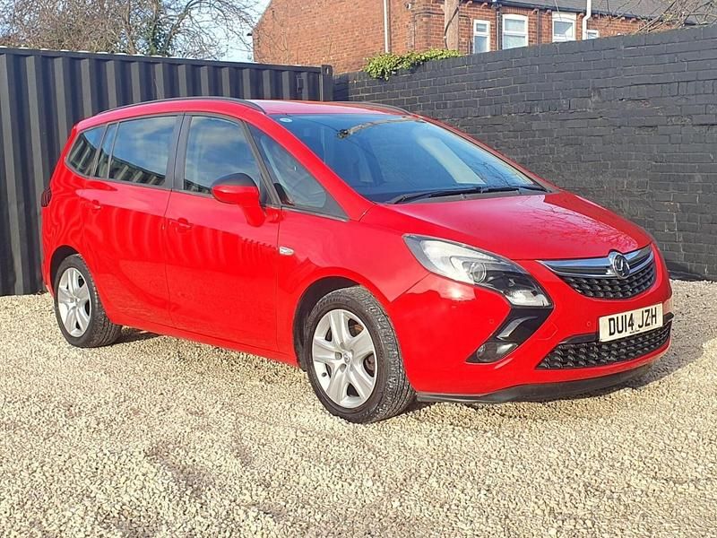 Red Used 2014 Vauxhall Zafira MPV | £2,900 (Good price) - Image 1/4
