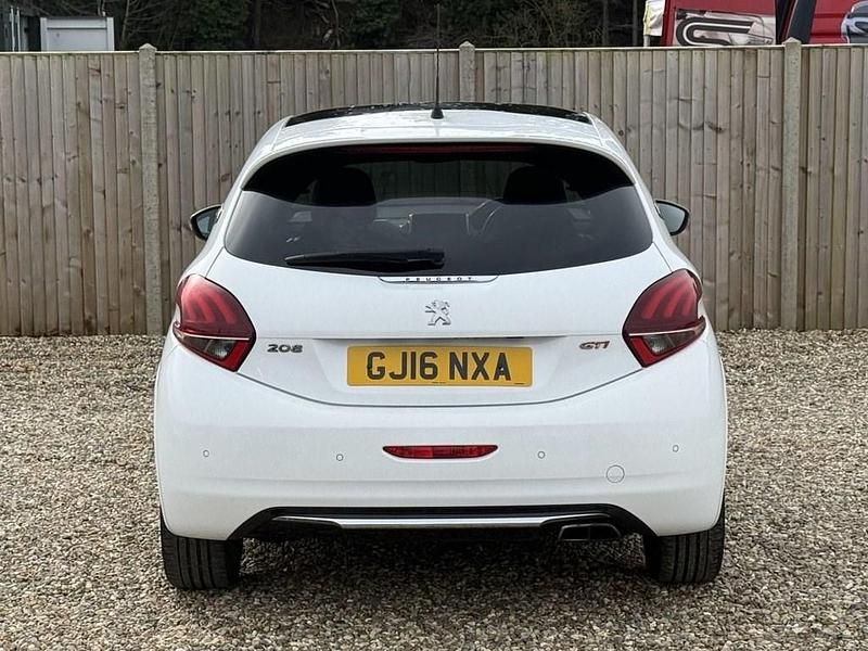 Used Peugeot 208 Prestige 208 HP (152 kW) 2016 White Hatchback