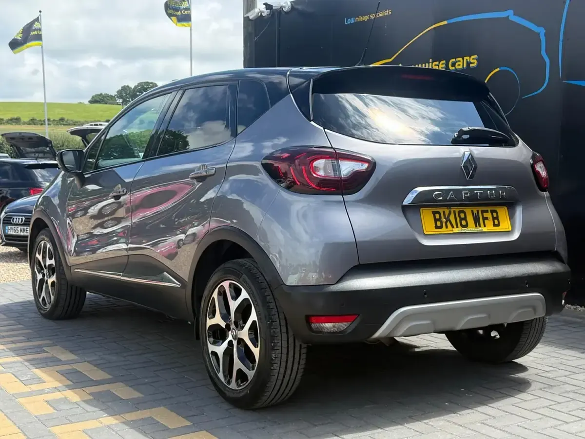 Used Renault Captur Signature 120 HP (88 kW) 2018 Grey/black SUV