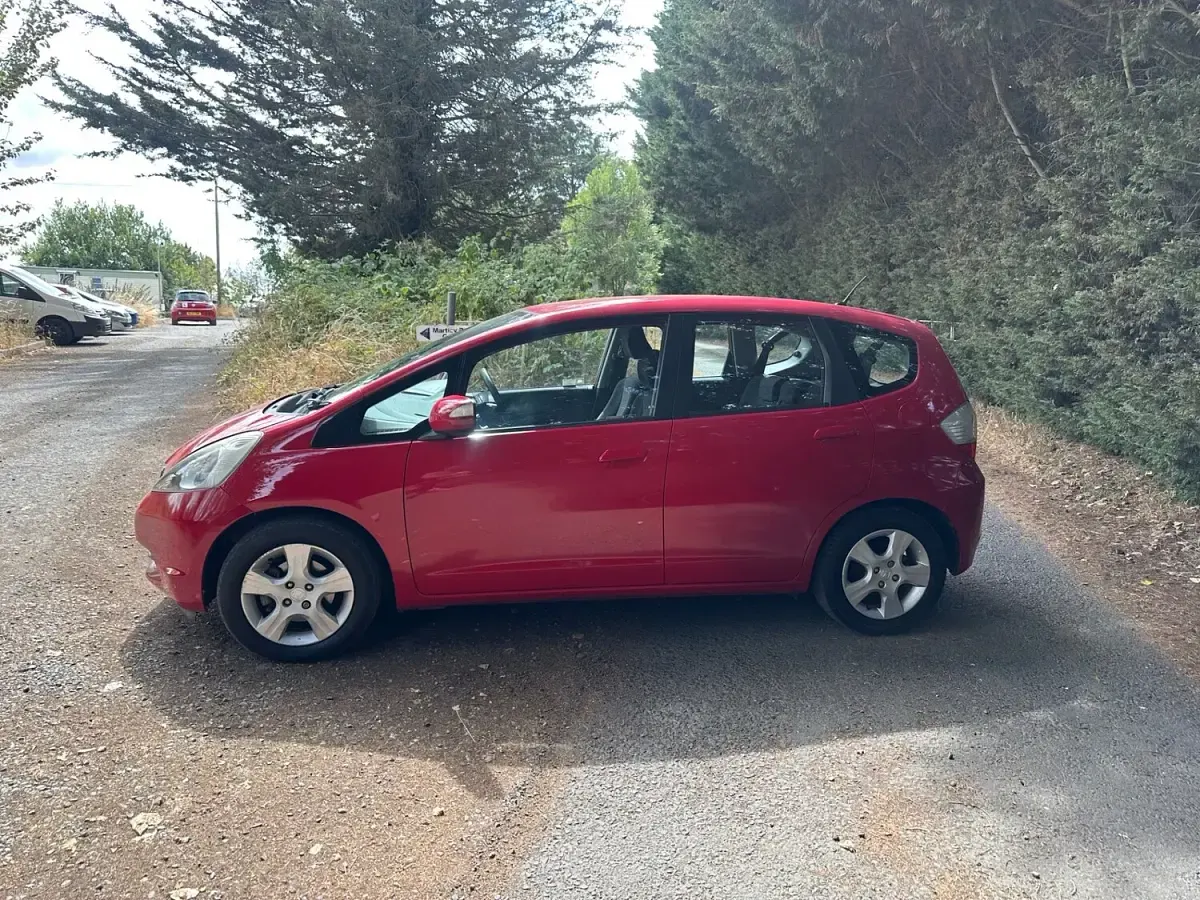Used Honda Jazz ES 100 HP (73 kW) 2009 Red Hatchback