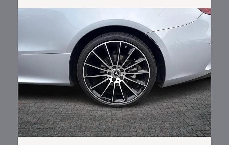 Usado Mercedes E300 AMG line 254 HP (186 kW) 2022 Prateado Coupé
