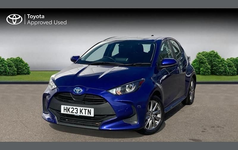 Used Toyota Yaris Hybrid 113 HP (83 kW) 2023 Blue Hatchback