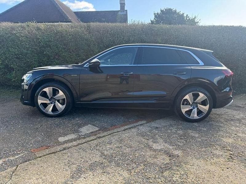 Second-hand Audi e-tron S-Line 300 kW (408 CP) 2021 Negru SUV