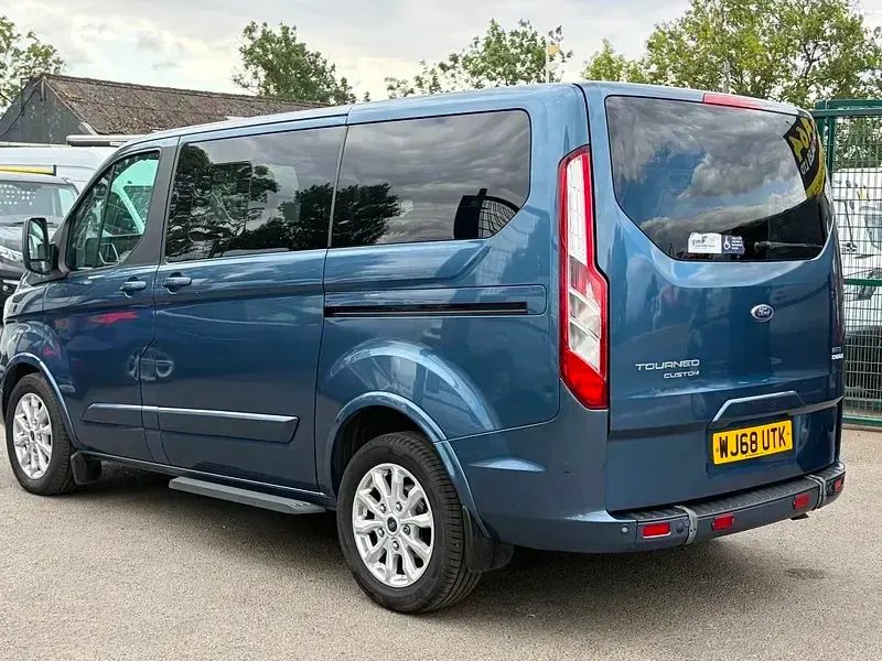 Used Ford Tourneo Custom Titanium 130 HP (95 kW) 2018 Blue Van
