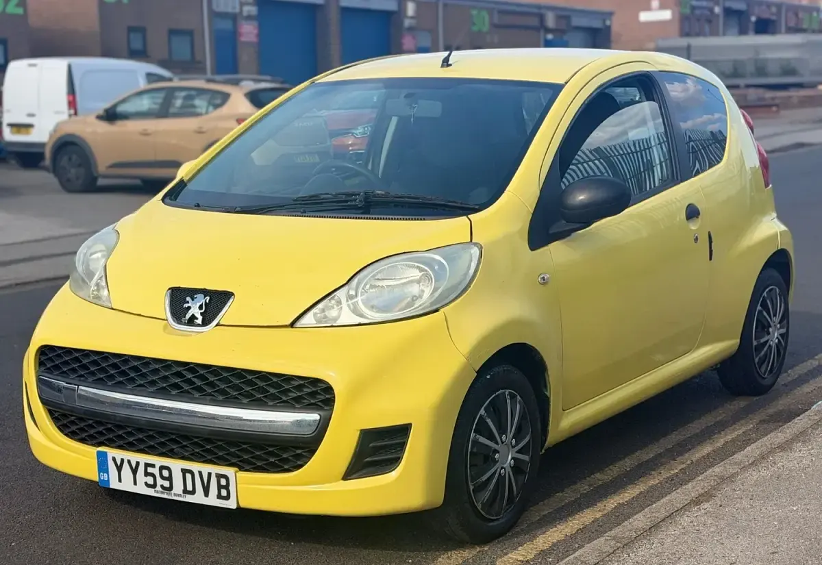Used Peugeot 107 68 HP (50 kW) 2009 Yellow Hatchback