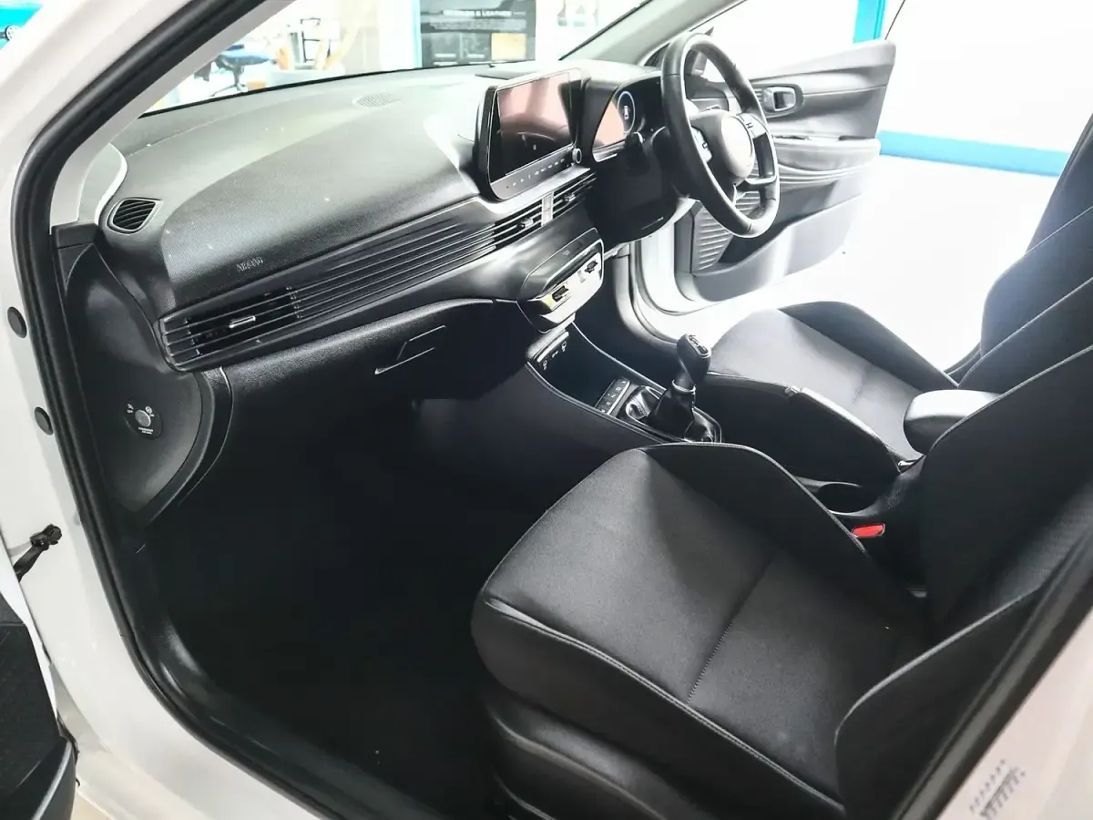 Używany Hyundai i20 Premium 100 KM (73 kW) 2024 Biały Hatchback