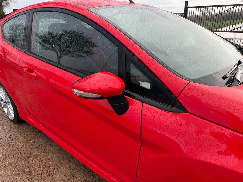Used Ford Fiesta Zetec 2015 Red Hatchback