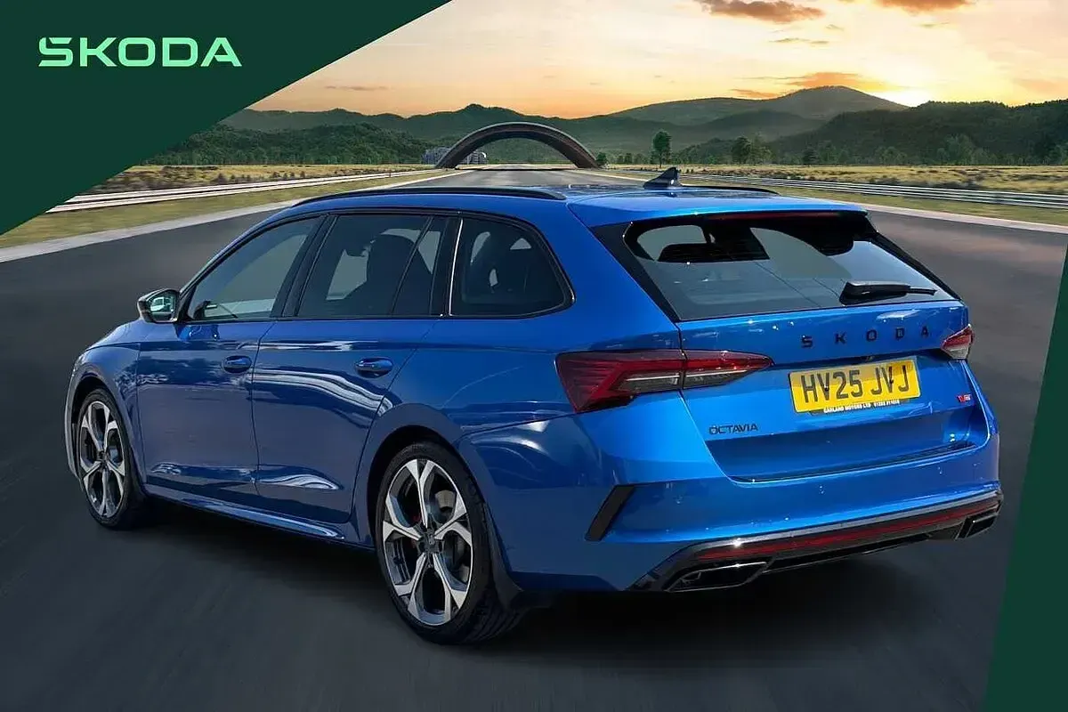 Used Skoda Octavia vRS 195 HP (143 kW) 2025 Race blue metallic Estate