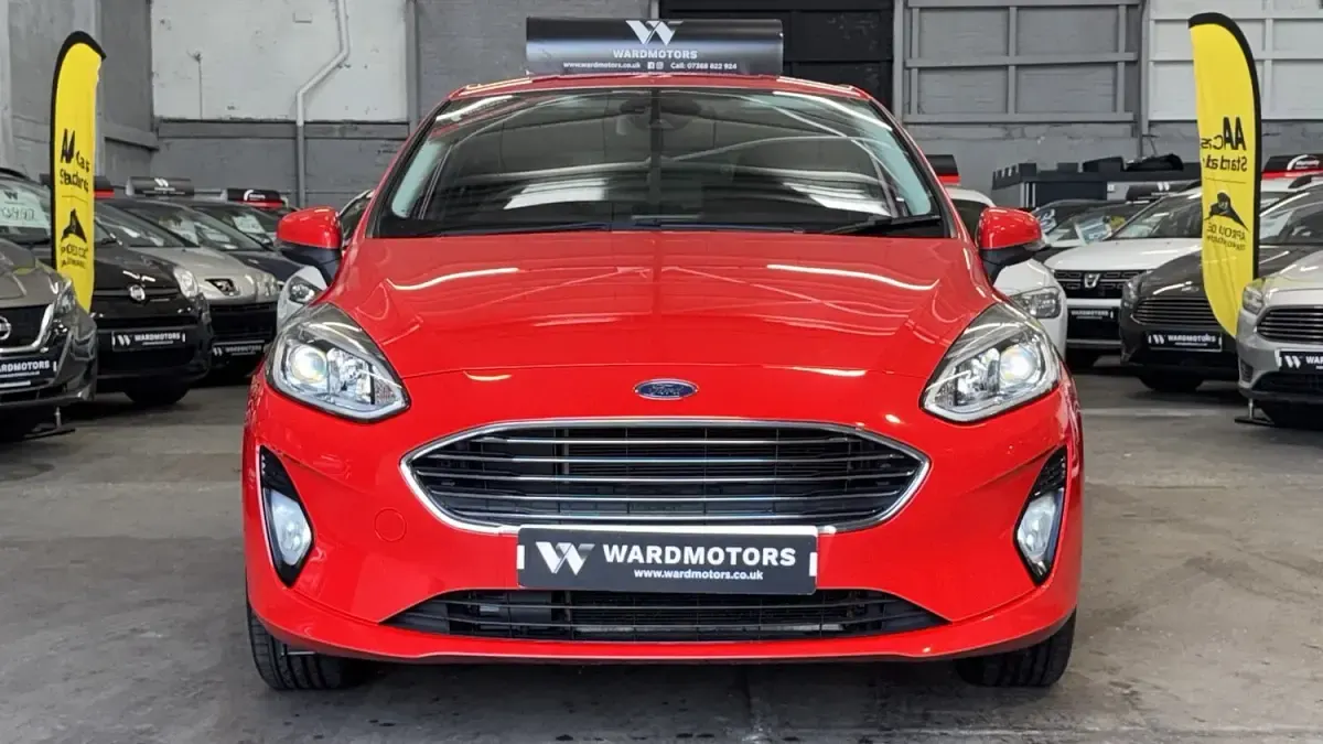 Used Ford Fiesta Zetec 70 HP (51 kW) 2017 Red Hatchback