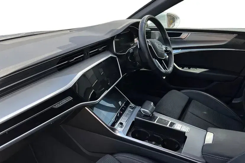 Used Audi A7 Sportback S-Line 201 HP (147 kW) 2022 Floret silver Hatchback