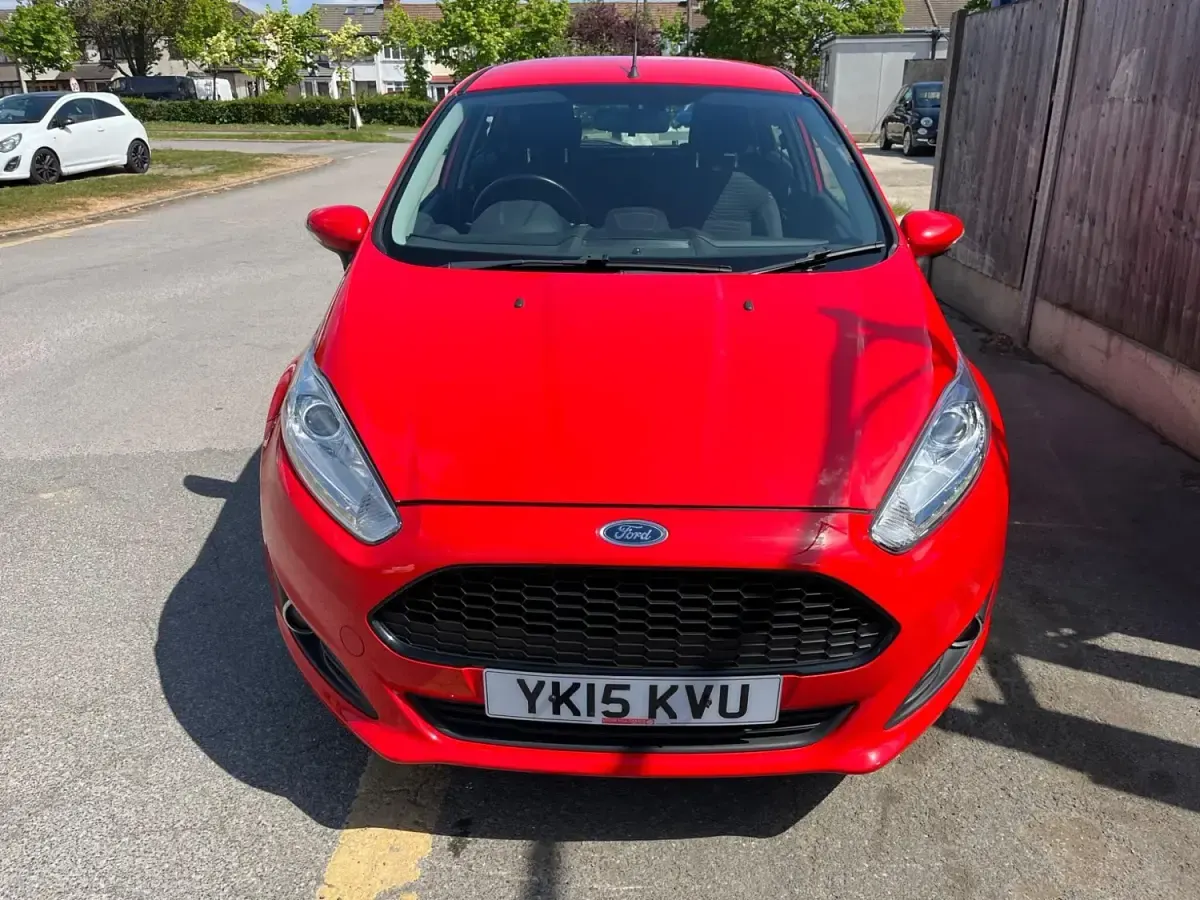 Second-hand Ford Fiesta Zetec 100 CP (73 kW) 2014 Roșu Hatchback