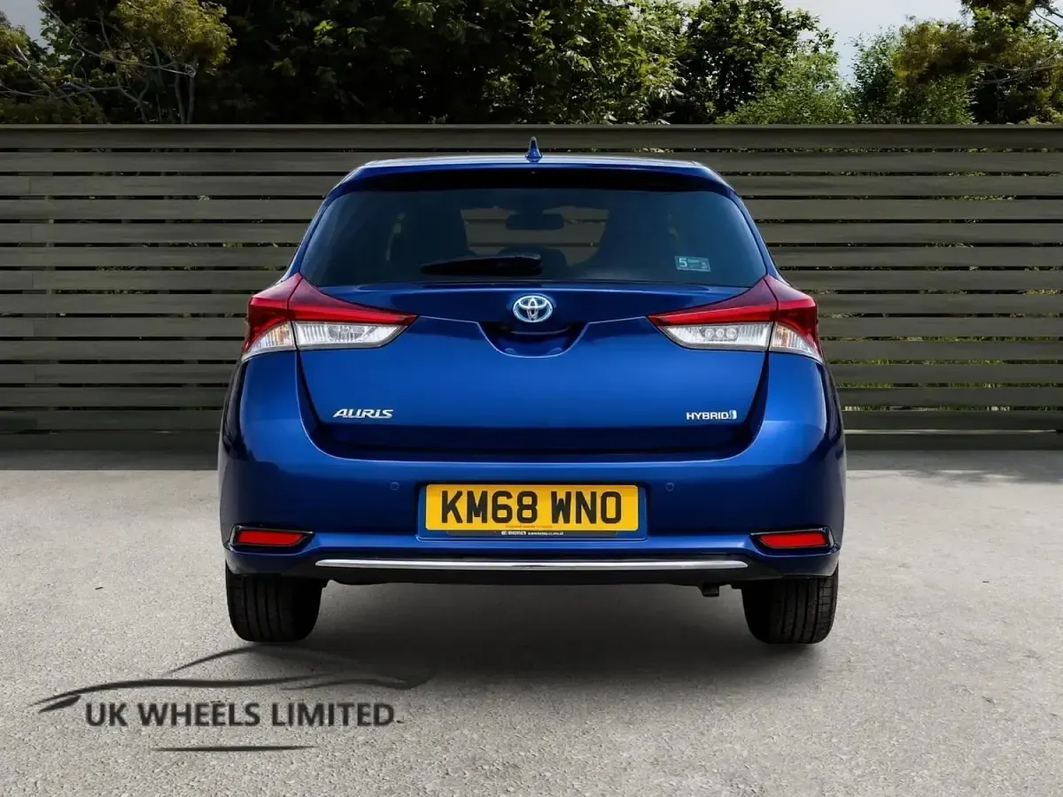 Used Toyota Auris Hybrid 134 HP (98 kW) 2018 Blue Hatchback