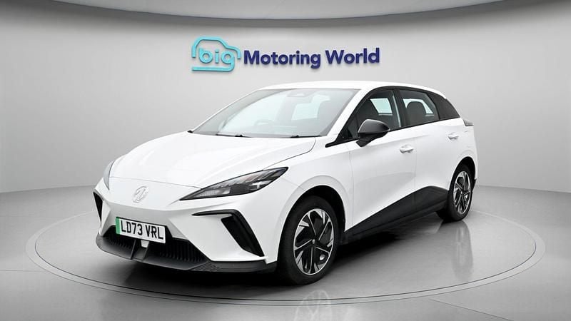 Used MG MG4 EV SE 319 kW (435 HP) 2023 White Hatchback