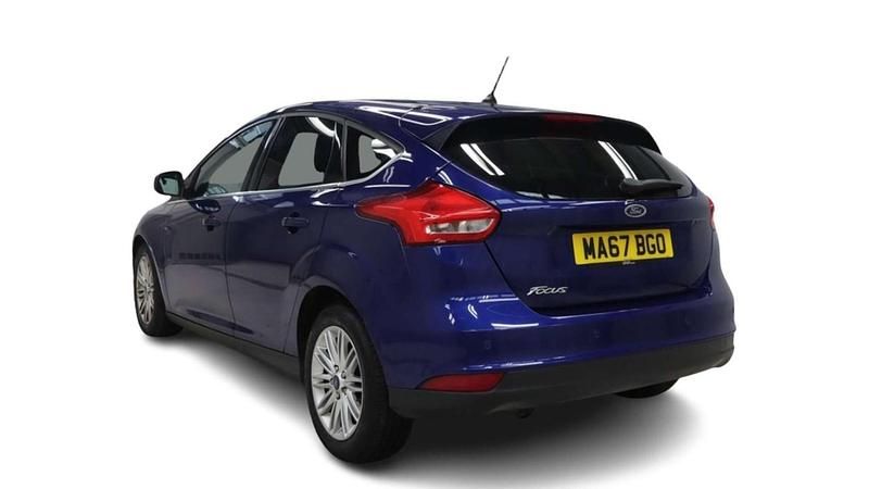 Used Ford Focus Zetec 120 HP (88 kW) 2017 Blue Hatchback