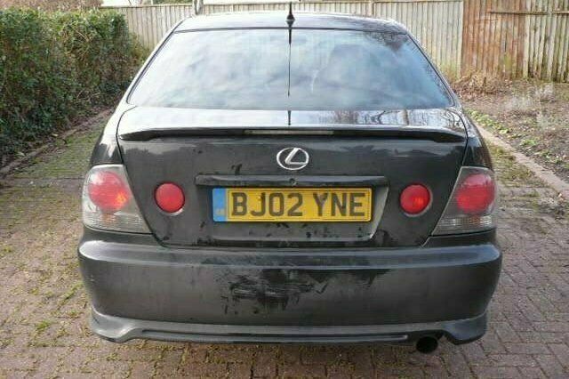 Used Lexus IS300 211 HP (155 kW) 2002 Sedan