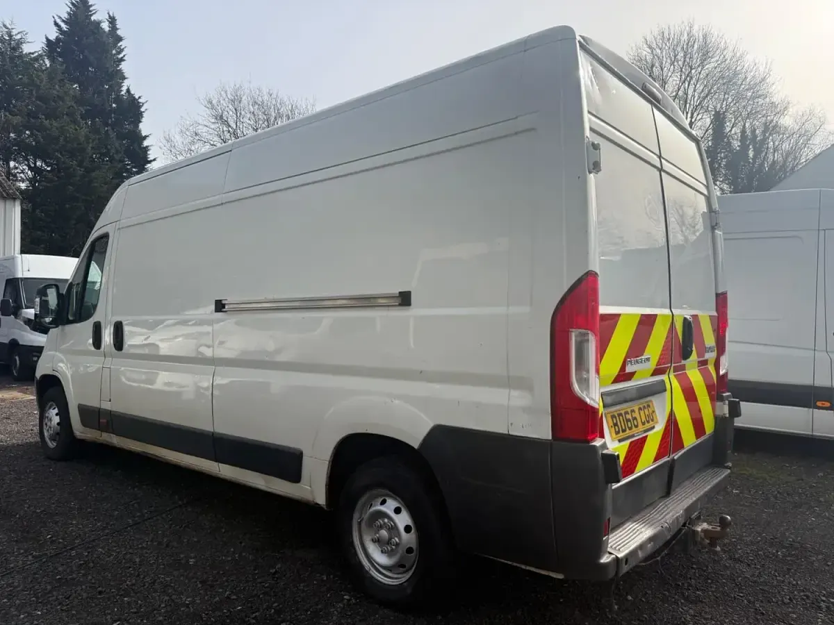 Used Peugeot Boxer 130 HP (95 kW) 2016 White Van