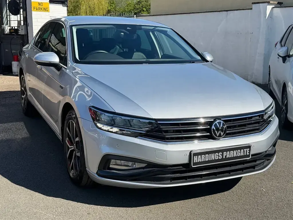 Used VW Passat SEL 150 HP (110 kW) 2021 Sedan