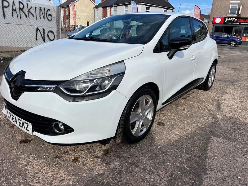 Used Renault Clio IV Dynamique 90 HP (66 kW) 2014 White Hatchback