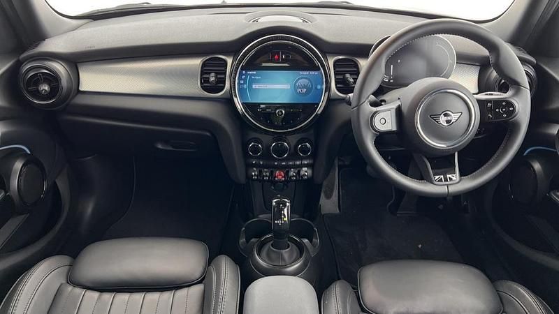 Usado Mini Cooper Exclusive 136 HP (100 kW) 2023 Prateado Citadino