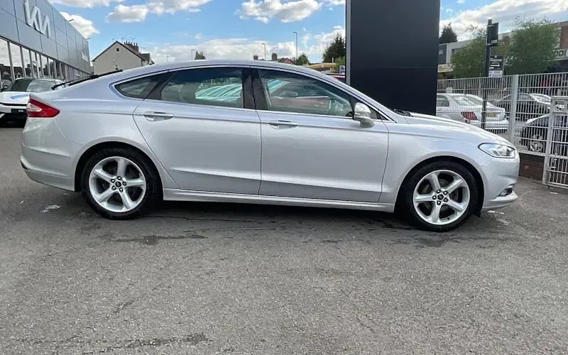 Usado Ford Mondeo Titanium 160 HP (117 kW) 2017 Citadino