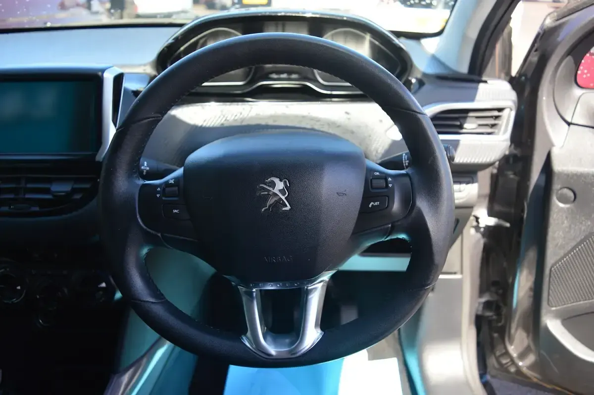 Used Peugeot 2008 Active 82 HP (60 kW) 2016 Grey SUV
