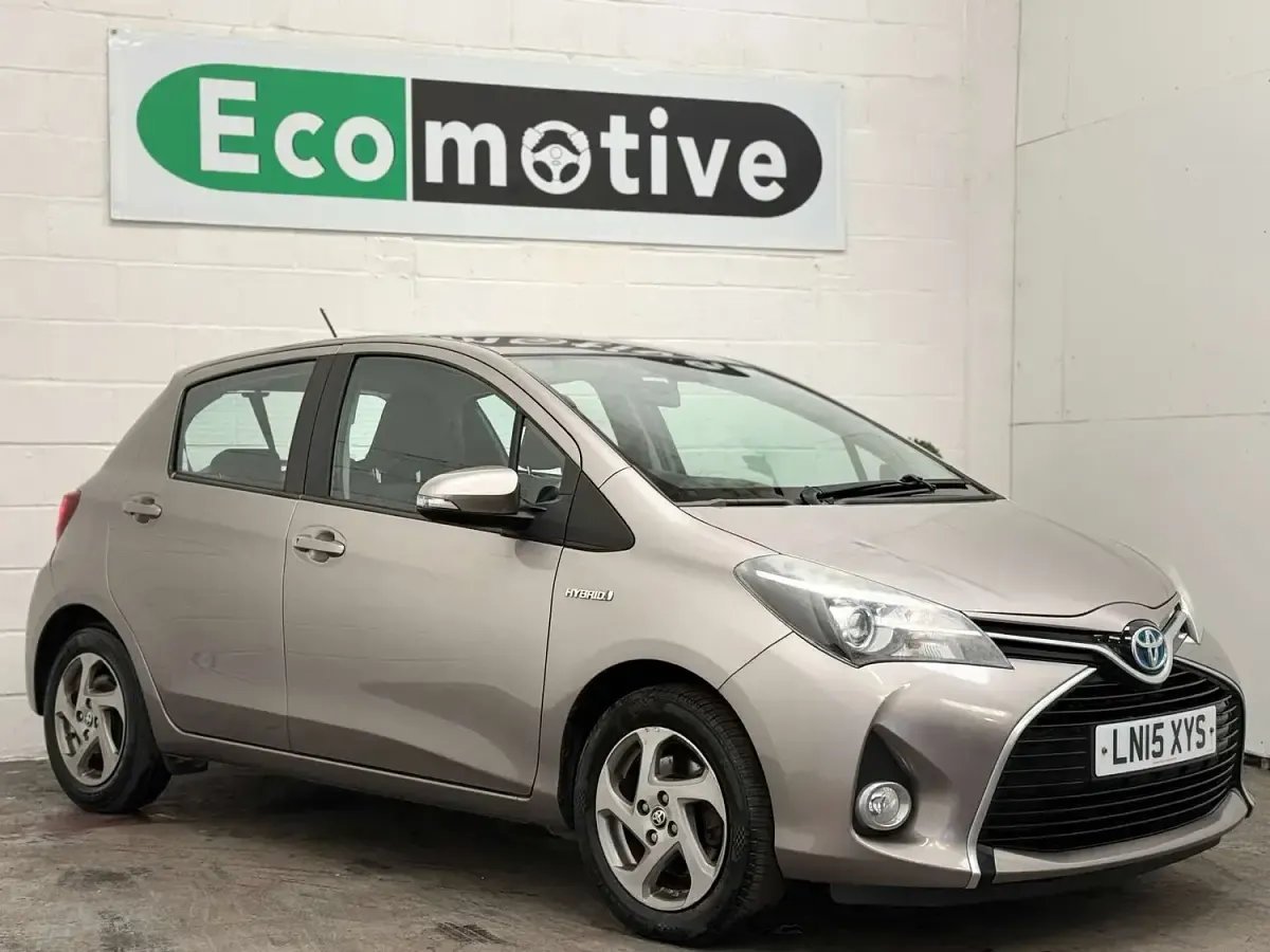Used Toyota Yaris 101 HP (74 kW) 2015 Bronze Hatchback