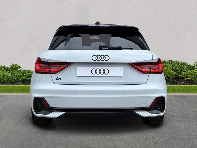 Usado Audi A1 Black Edition 95 HP (69 kW) 2025 Branco SUV