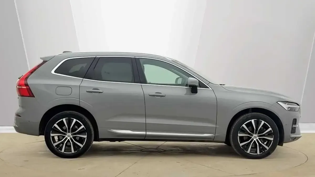 Usado Volvo XC60 Ultra 247 HP (181 kW) 2025 Cinzento SUV